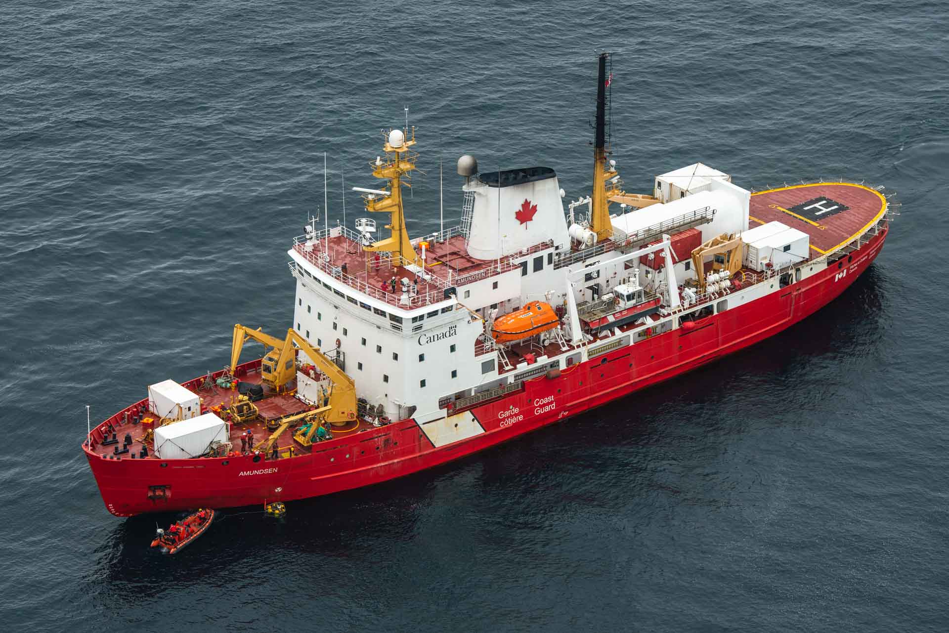 The CCGS Amundsen showing the lander alongside, (c) Alex Ingle, ELU Images The CCGS Amundsen showing the lander alongside, (c) Alex Ingle, ELU Images