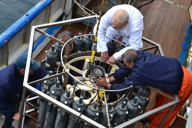 preparing CTD for sampling